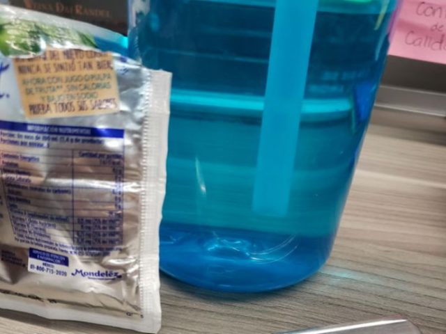 ¿Sabes de qué son los polvos para preparar agua de sabor? - Chismes Today