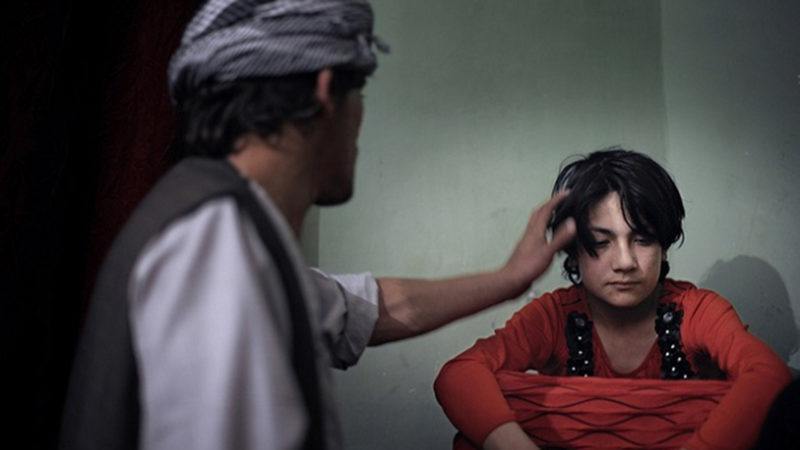 Bacha bazi, la forma “legal” de prostitución infantil 😟 - Chismes Today