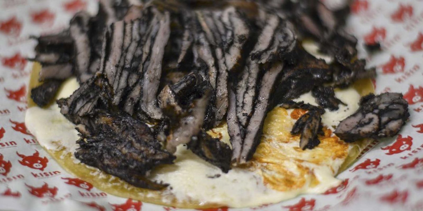 ¡Conoce los tacos de pastor negros! 😱 Chismes Today