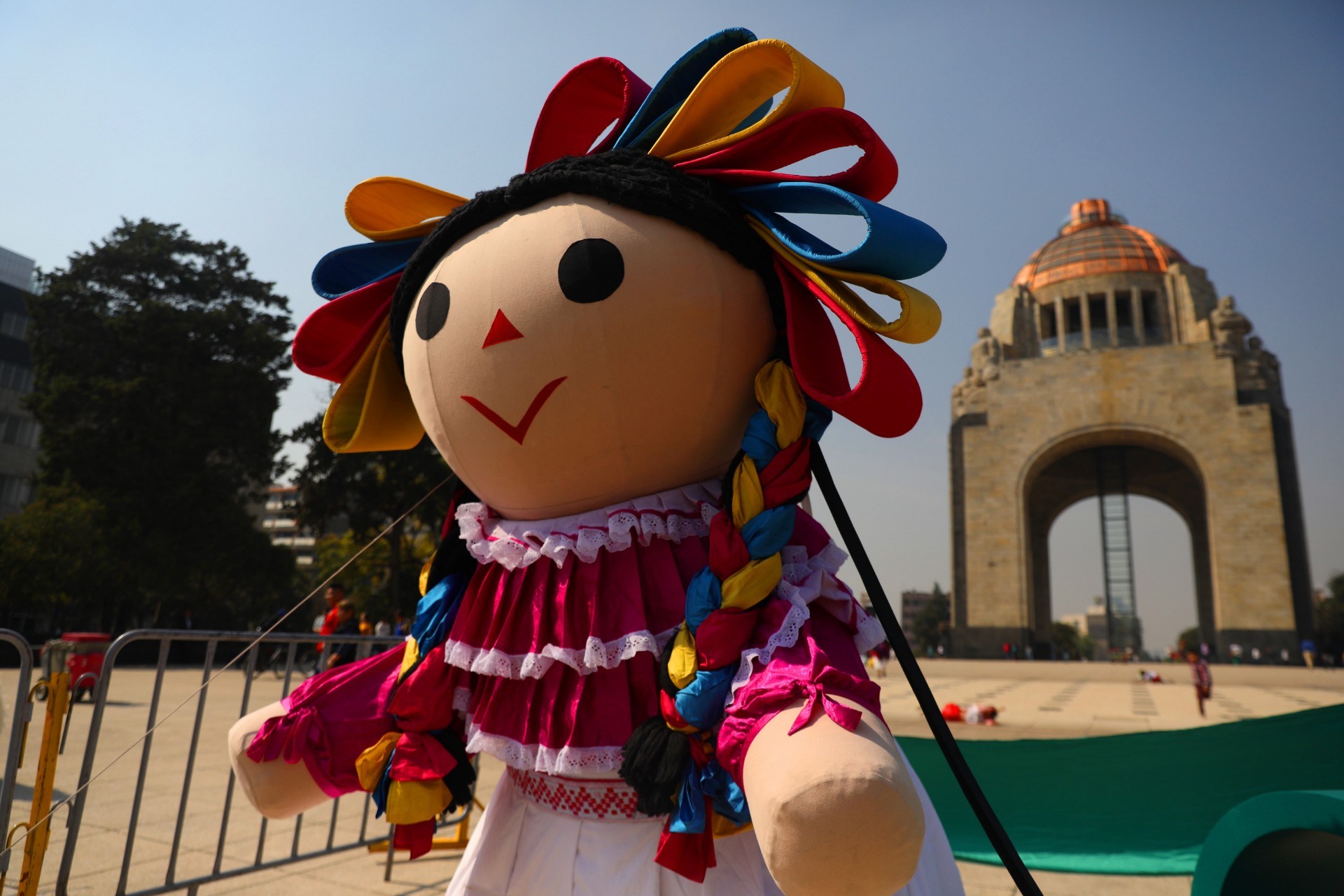 La muñeca otomí gigante que conquistó al mundo 🇲🇽 - Chismes Today